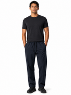 Pantalón deportivo recto hombre azul marino vista frontal cuerpo completo