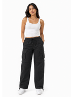 Pantalón Cargo Convertible Negro Mujer | Tela Mojada 2 en 1 - ENKI ModaStyle