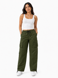 Pantalón Cargo Convertible Verde Militar — Tela Mojada | Mujer | ENKI - ENKI ModaStyle