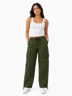Pantalón Cargo Convertible Verde Militar — Tela Mojada | Mujer | ENKI - ENKI ModaStyle