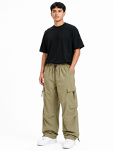 Pantalón Parachute Beige — Tela Mojada | Regulador en Bota | Hombre | ENKI 1
