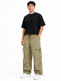 Pantalón Parachute Beige — Tela Mojada | Regulador en Bota | Hombre | ENKI