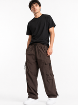 Pantalón Parachute Marrón — Tela Mojada | Regulador en Bota | Cargo | Hombre | ENKI 3