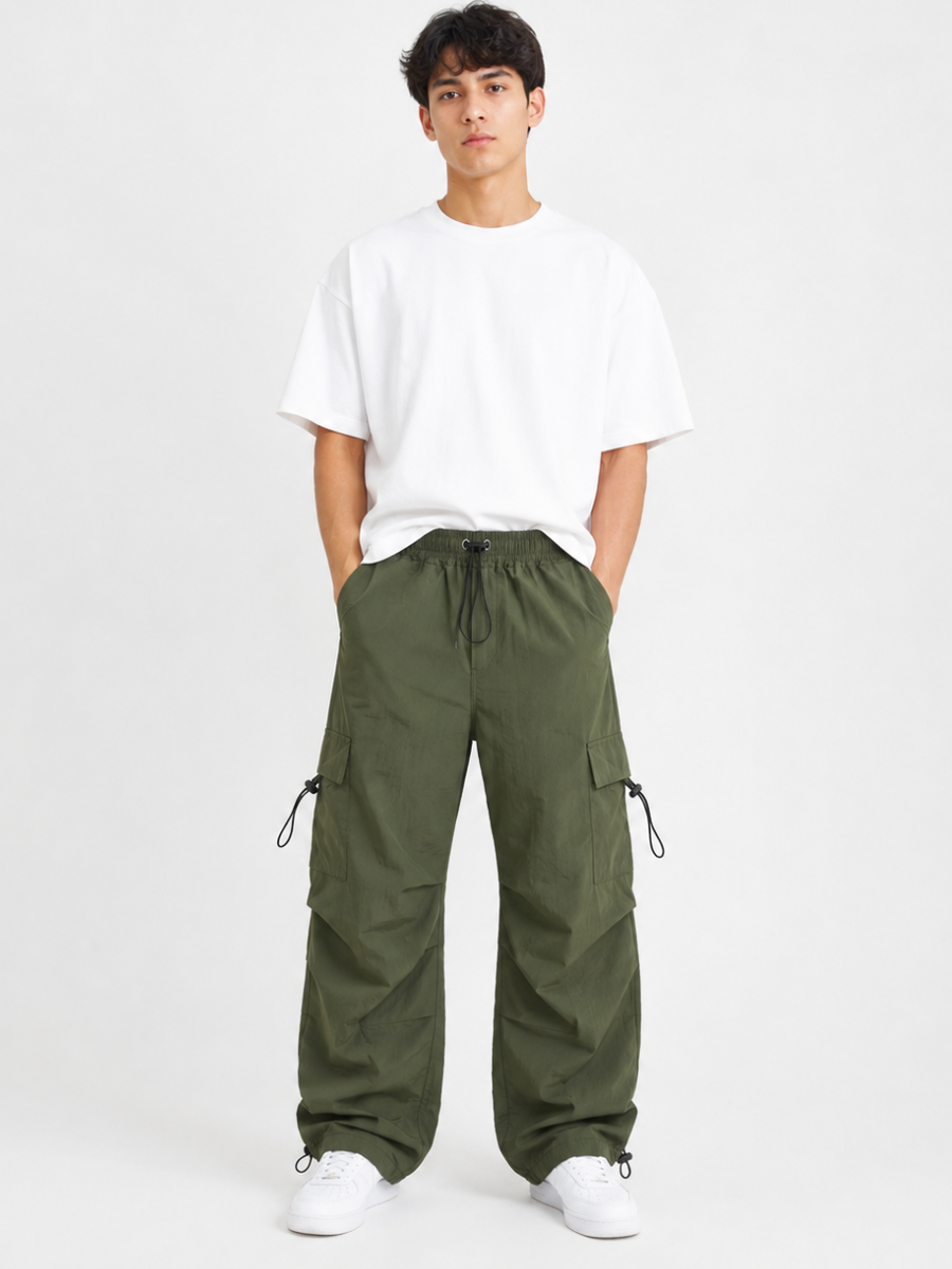 Pantalón Parachute Verde Militar — Tela Mojada | Regulador en Bota | Hombre | ENKI