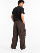 Pantalón Parachute Marrón — Tela Mojada | Regulador en Bota | Cargo | Hombre | ENKI 2