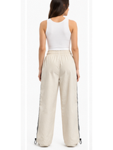 Pantalón Power Track Hueso — Tela Mojada | Mujer | ENKI 4